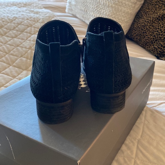 Vince Camino VV-Cammy Black Suede Booties Size 7.5M - Picture 4 of 5
